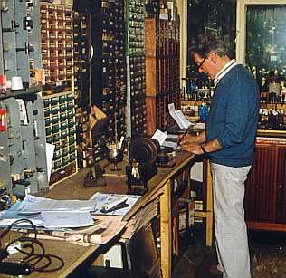 workshop.jpg (23128 bytes)